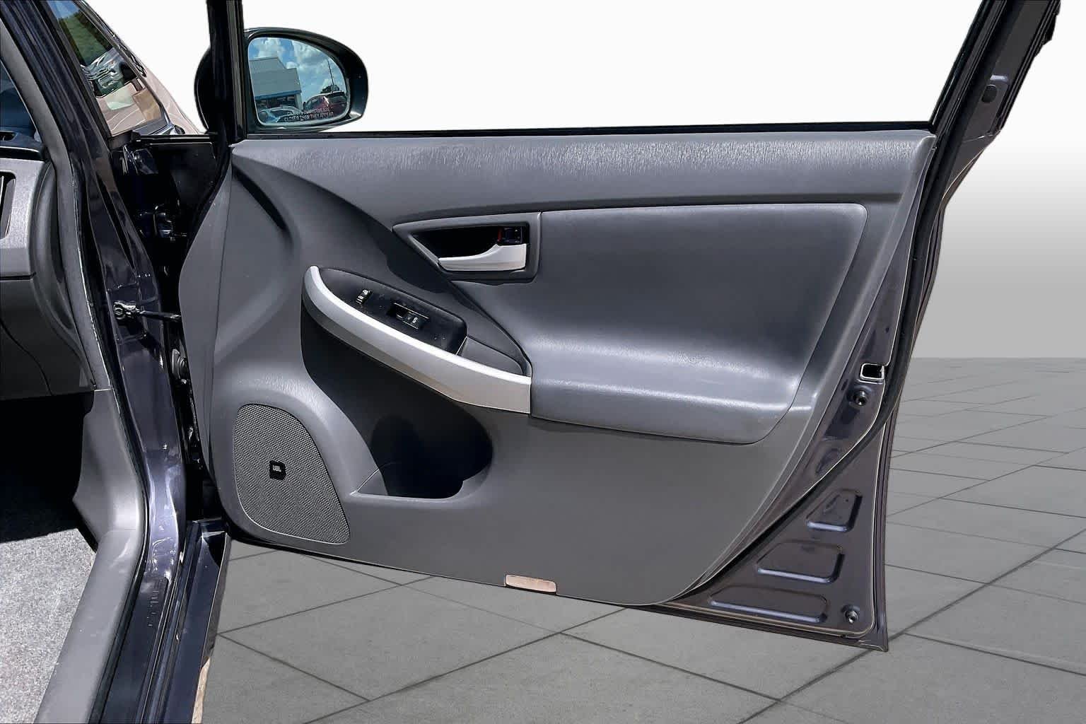 Used 2011 Winter Gray Metallic Toyota I image 22