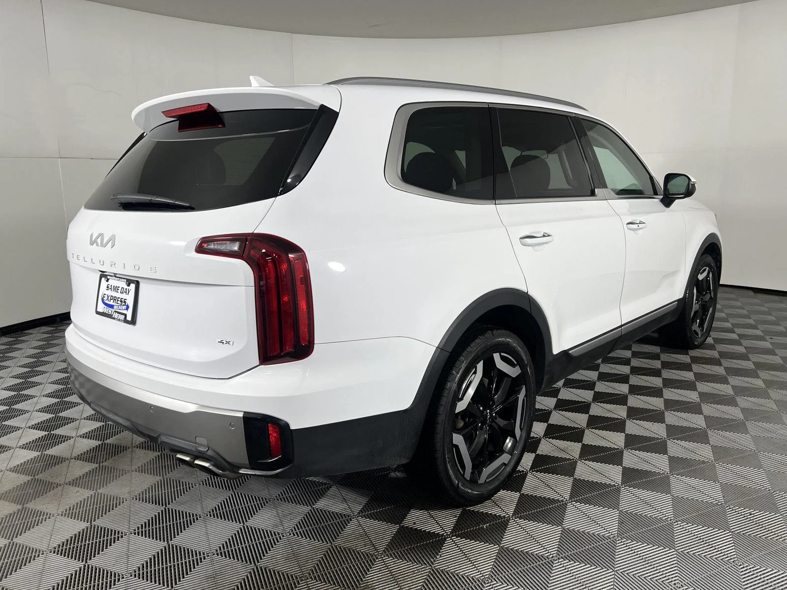 Used 2025 Glacial White Pearl Kia S image 6
