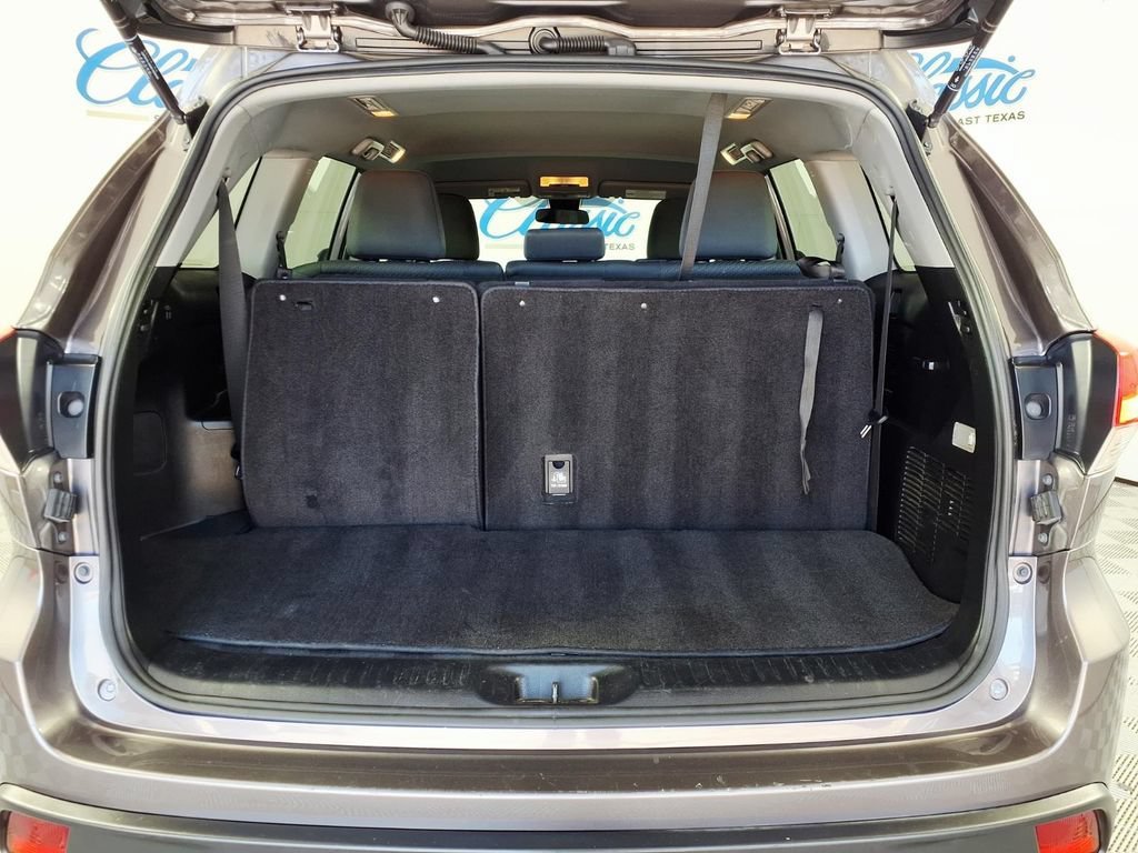 Used 2019 Predawn Gray Mi Toyota LE image 11