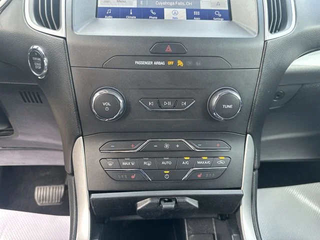 Used 2019 White Platinum Clearcoat Metallic Ford SEL image 18