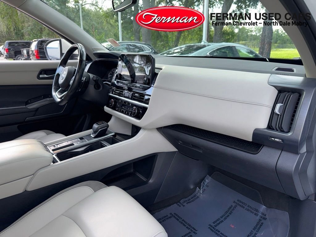 Used 2023 White Nissan SL image 6