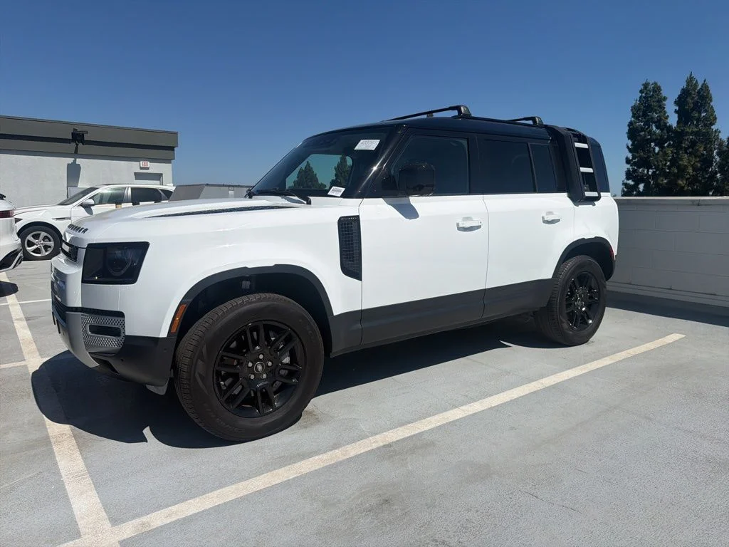 2025 Land Rover Defender 110 S P300's photo