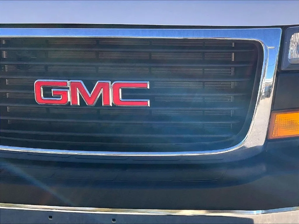 Used 2025 White GMC Work Van image 29