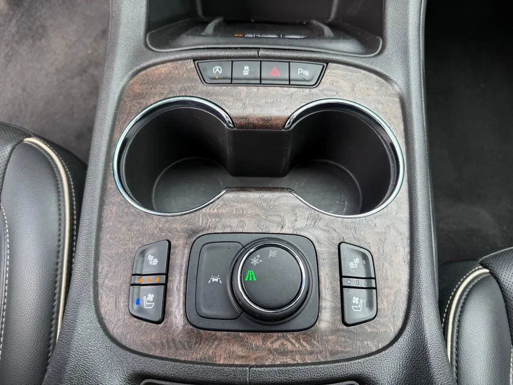Used 2023 Summit White GMC Denali image 29