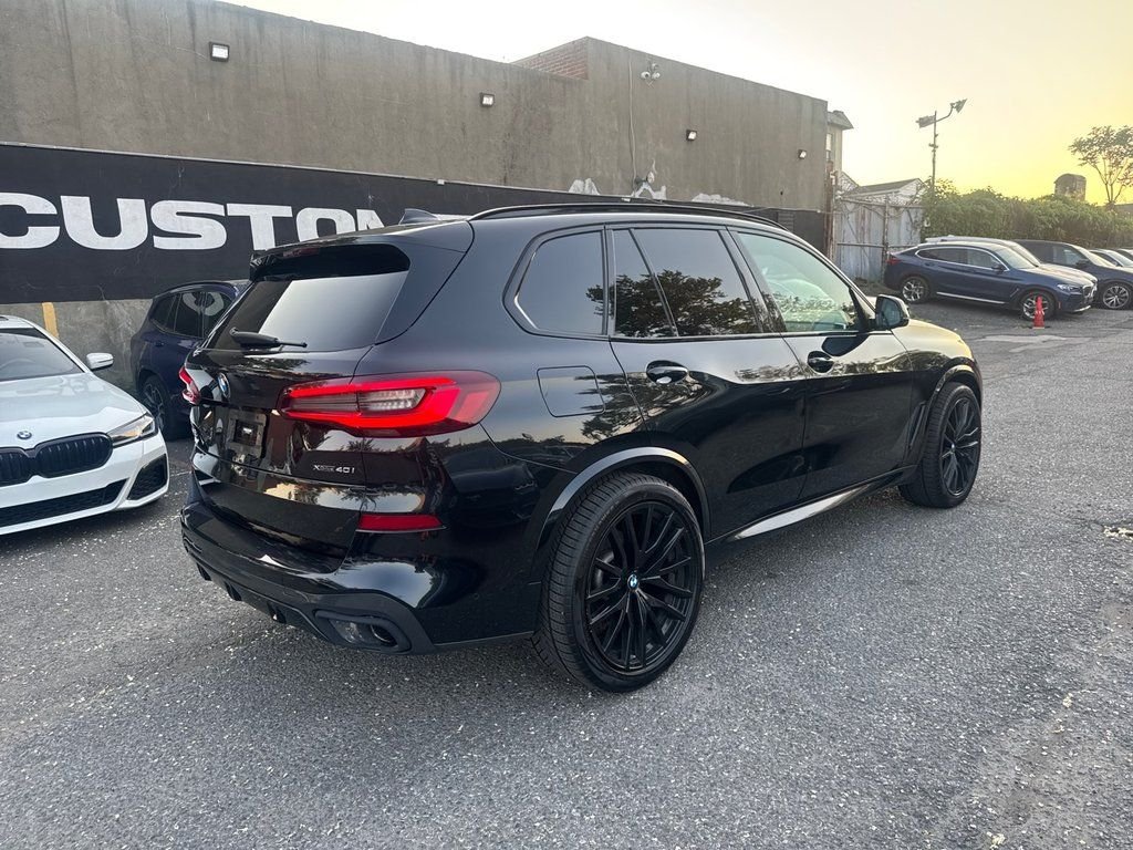 Used 2022 Black BMW xDrive40i image 4