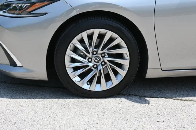 Used 2019 Silver Lexus 350 Ultra Luxury image 15
