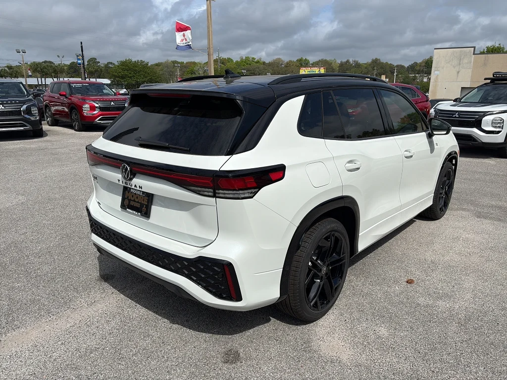 New 2026 Opal White w/ Deep Black Roof Volkswagen SE R-Line Black FWD image 6