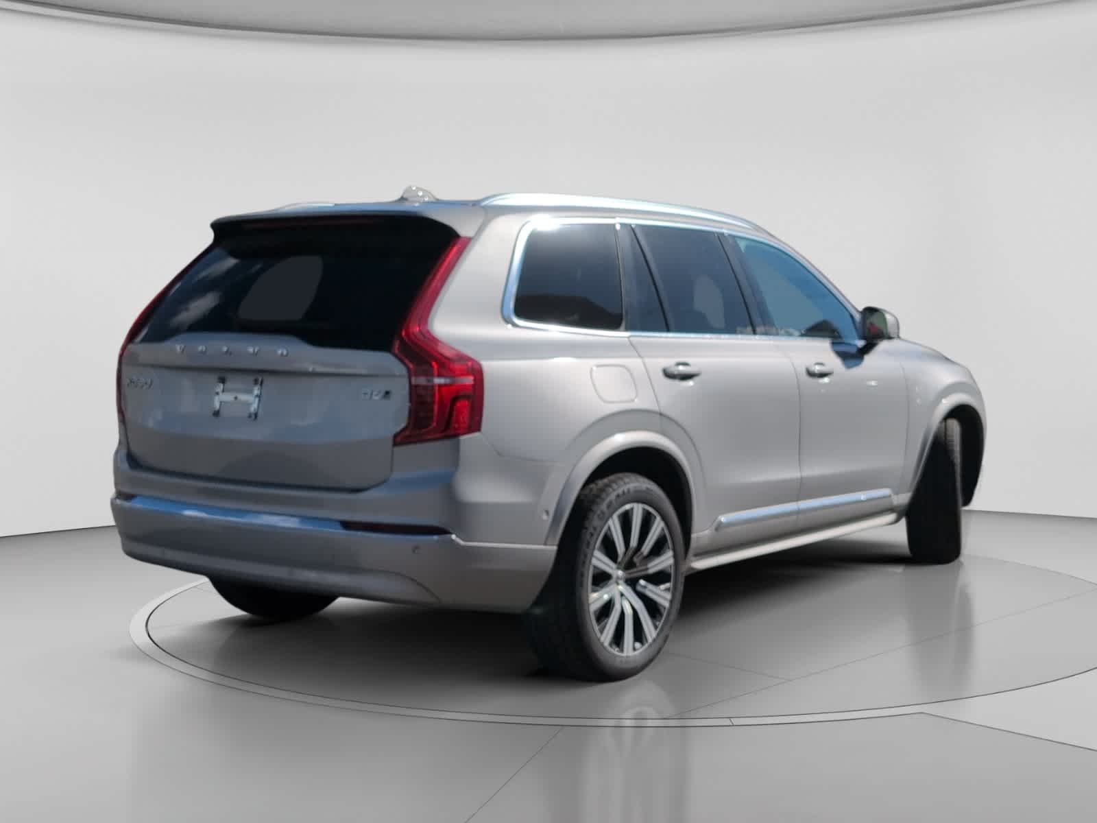 Used 2024 Silver Dawn Metallic Volvo Plus Bright Theme image 7