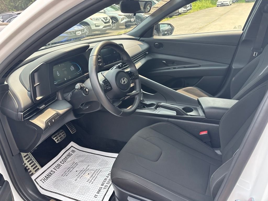 Used 2025 White Hyundai SEL Sport image 9