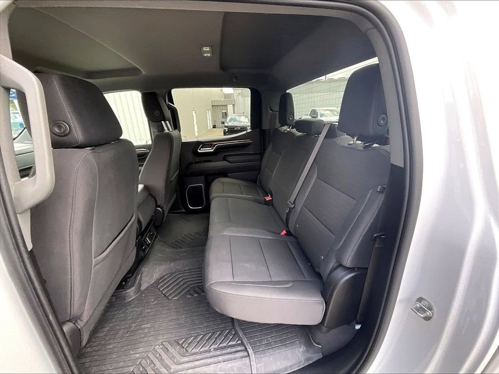 Used 2023 SUMMIT WHITE Chevrolet LT image 15