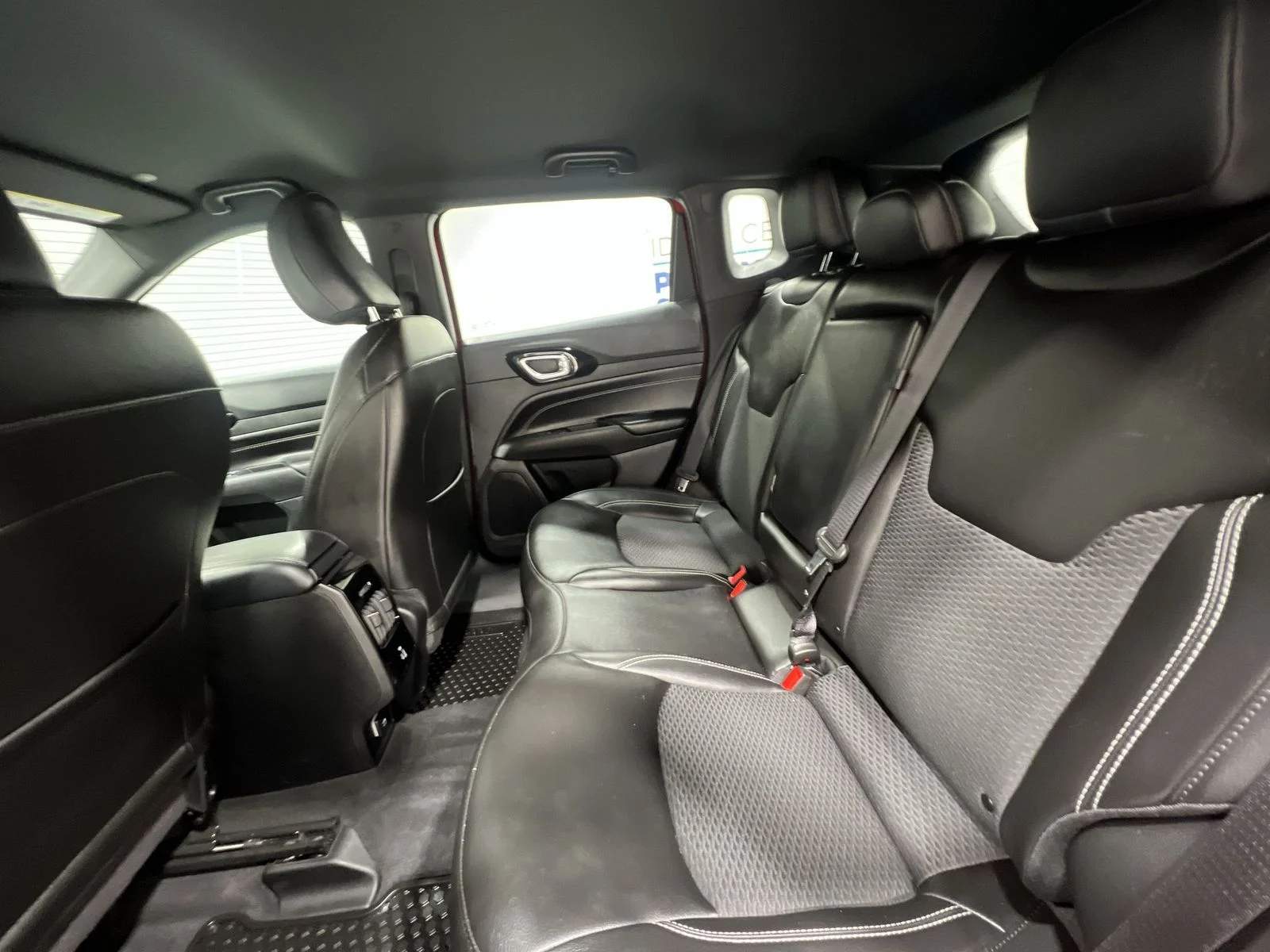 Used 2023 Red Jeep Latitude image 21