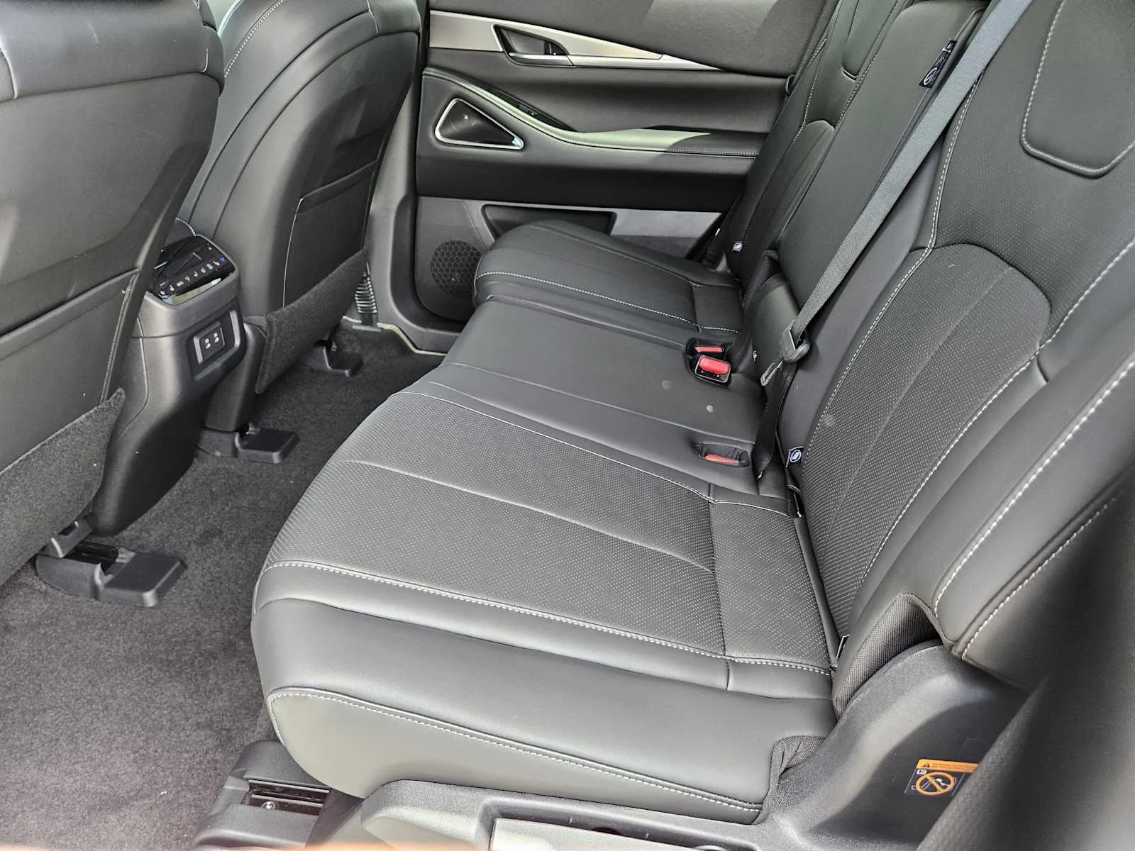 New 2027 RADIANT WHITE INFINITI Luxe AWD image 21