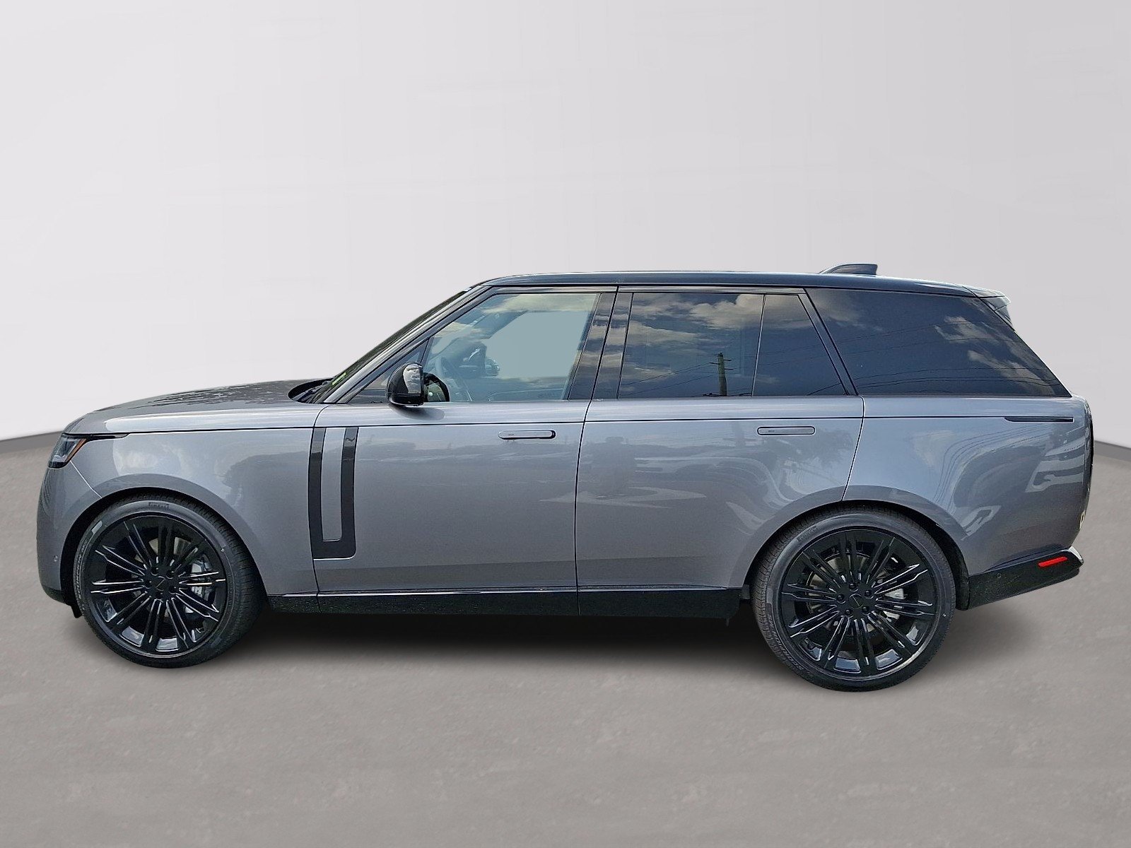 New 2026 Eiger Grey Land Rover SE image 5