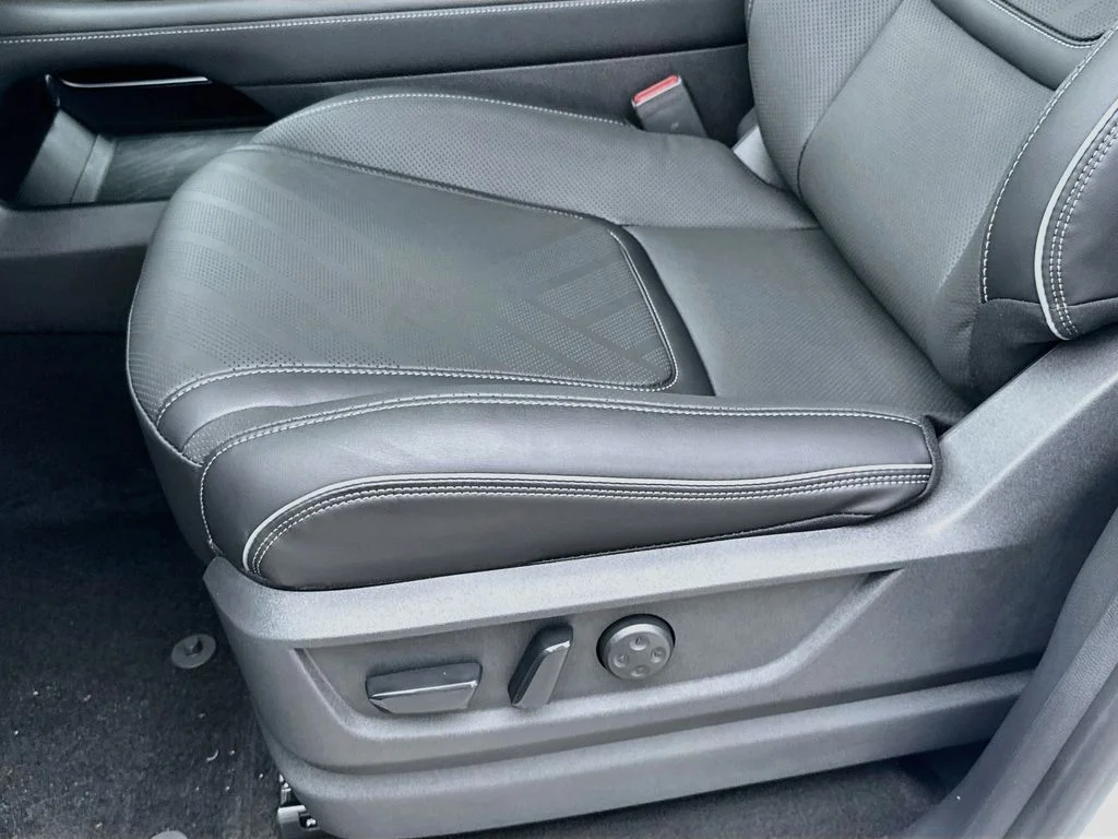 New 2027 RADIANT WHITE INFINITI Luxe 4WD image 20