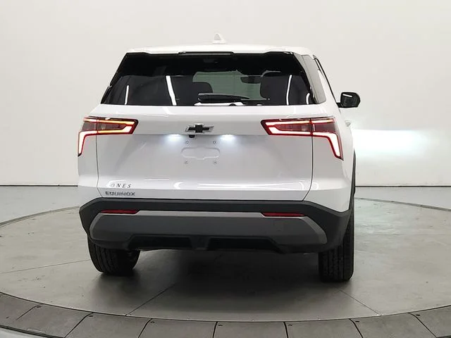 New 2027 White Chevrolet LT image 7