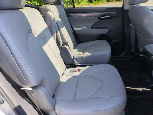 Used 2023 Silver Toyota Platinum image 33
