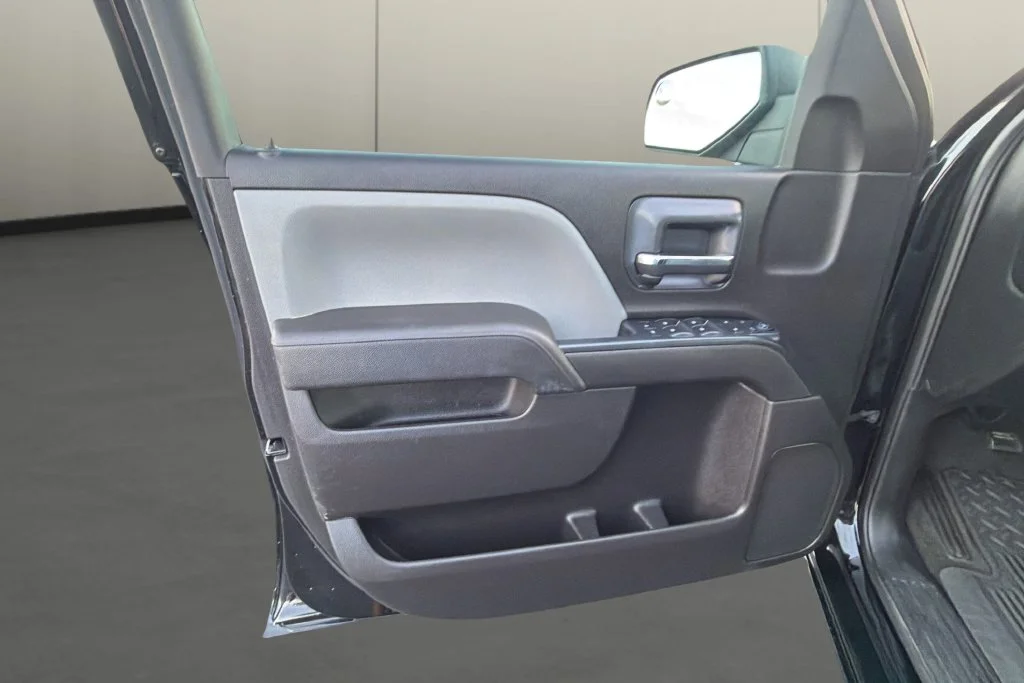 Used 2016 Black Chevrolet Custom image 13