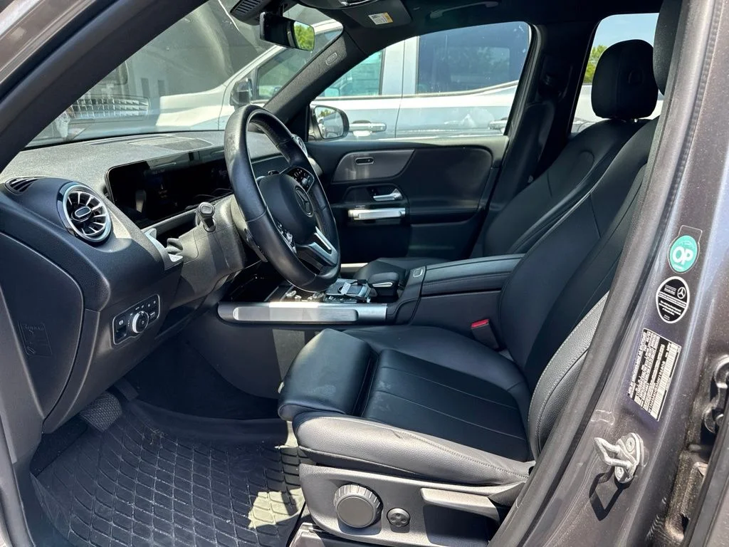 Used 2022  Mercedes-Benz GLB 250 image 4