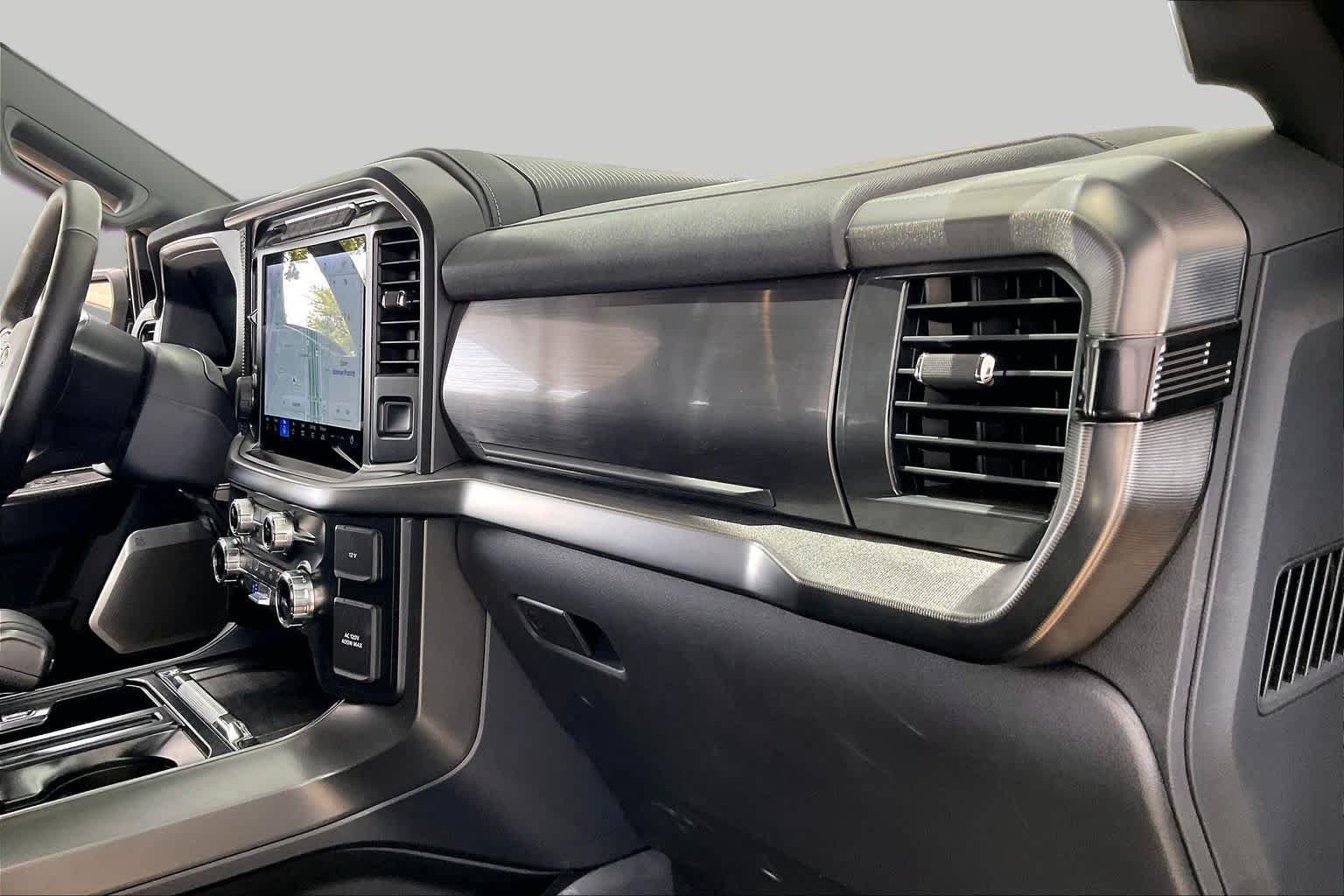 Used 2024 Agate Black Metallic Ford LARIAT image 18