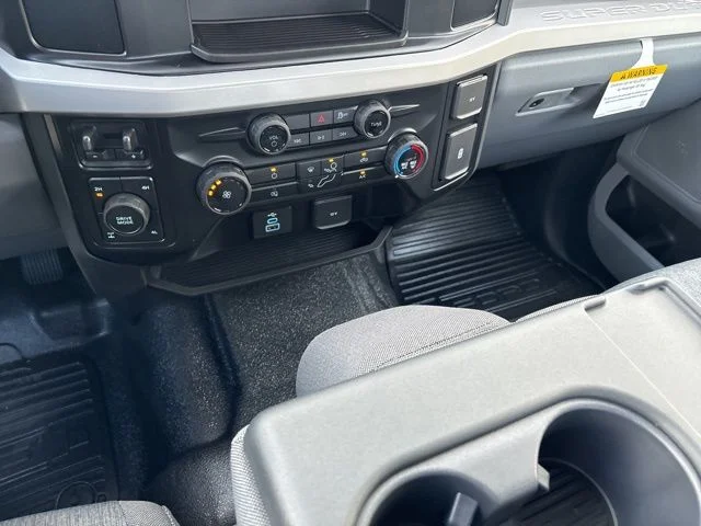 New 2026 Oxford White Ford F-350® XL image 28
