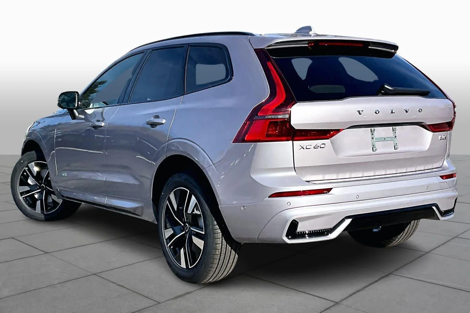 New 2026 AURORA SILVER Volvo Plus image 3