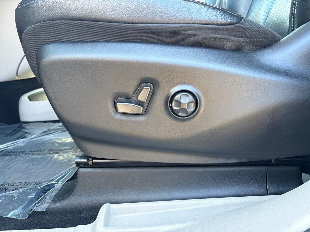 Used 2022 White Chrysler Touring L image 16