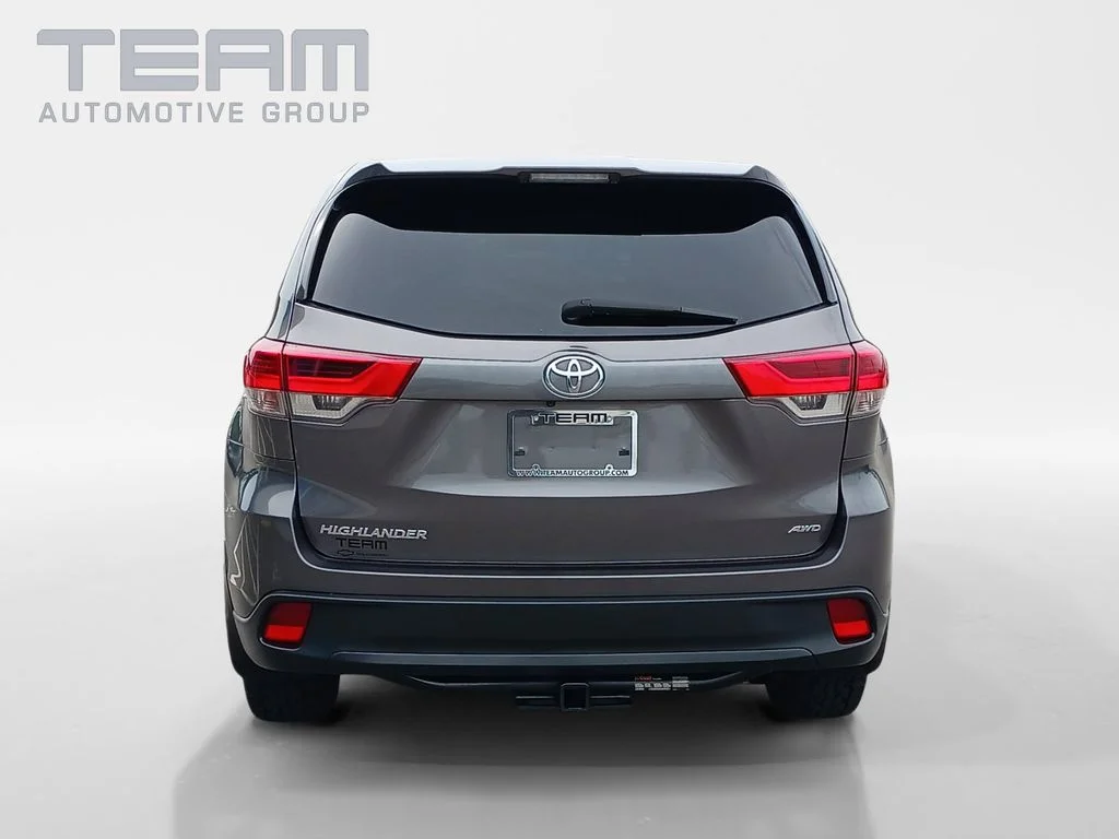 Used 2017 Gray Toyota LE image 6