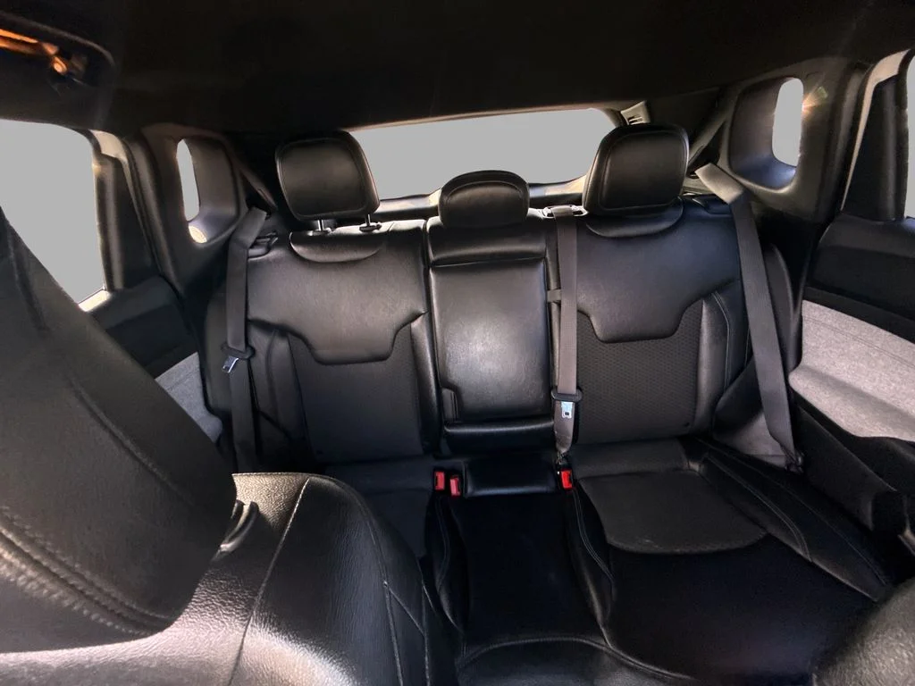 Used 2024 White Jeep Latitude image 20