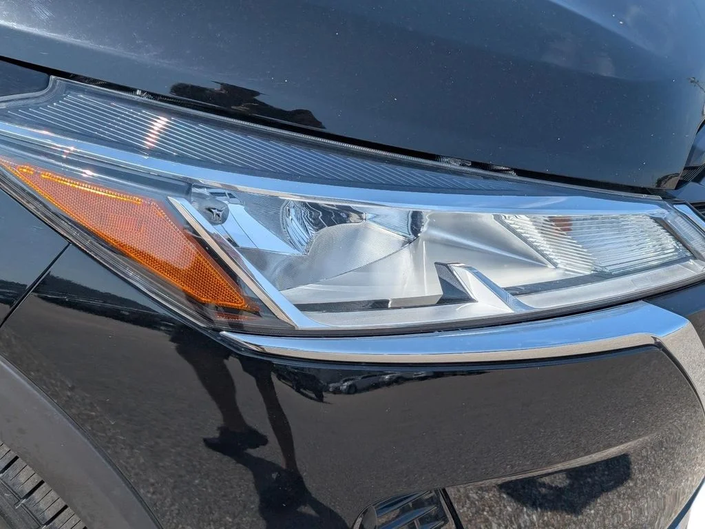 Used 2023 Black Nissan SV image 5