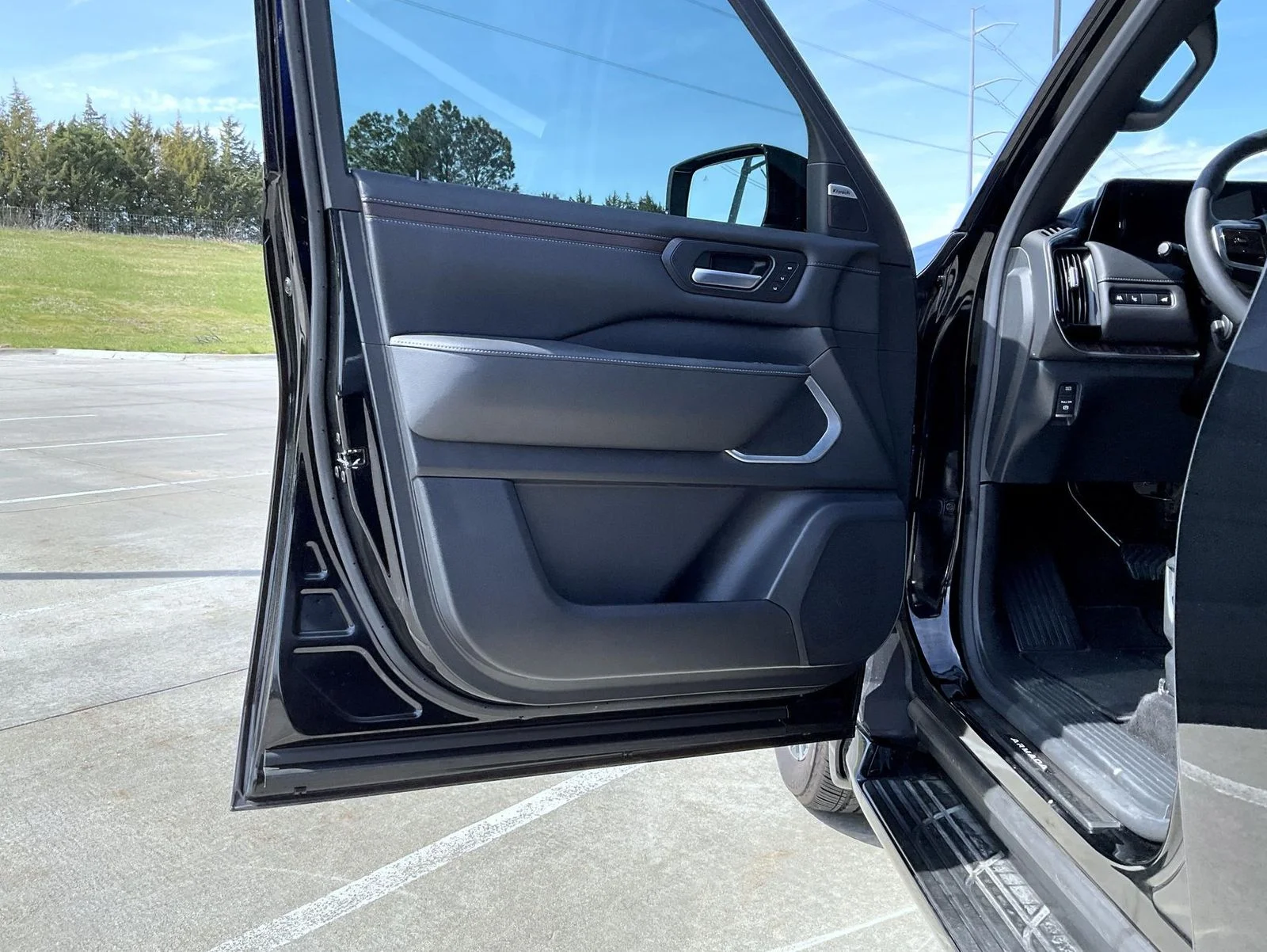 Used 2025 Black Nissan Platinum Reserve image 10