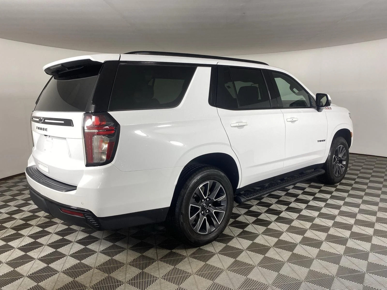 Used 2023 Summit White Chevrolet Z71 image 7