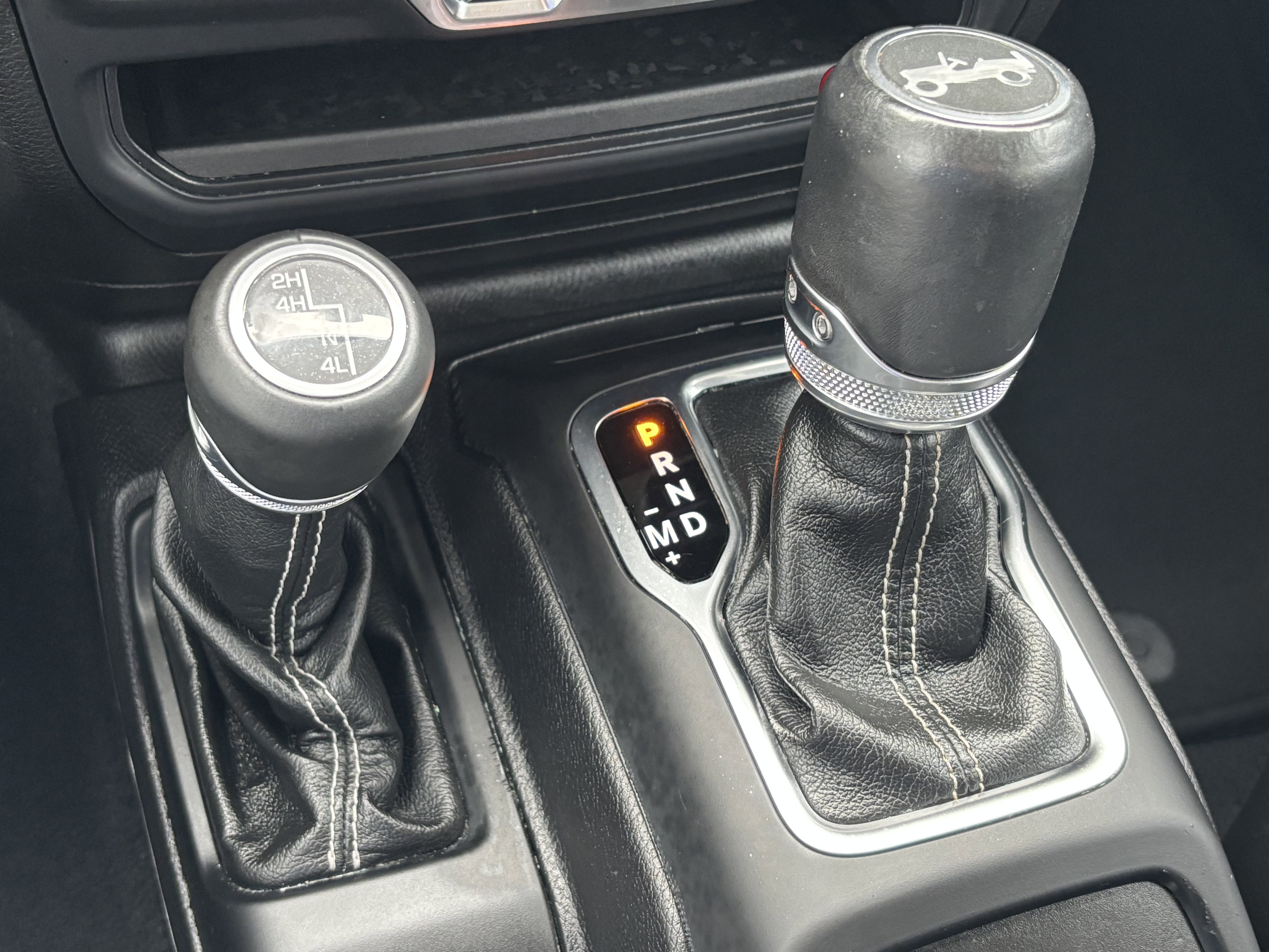 Used 2019 Black Clearcoat Jeep Sahara image 17