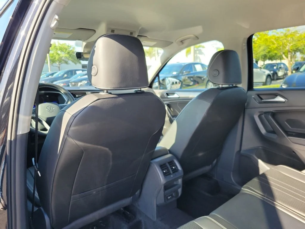 Used 2024  Volkswagen 2.0T SE image 9