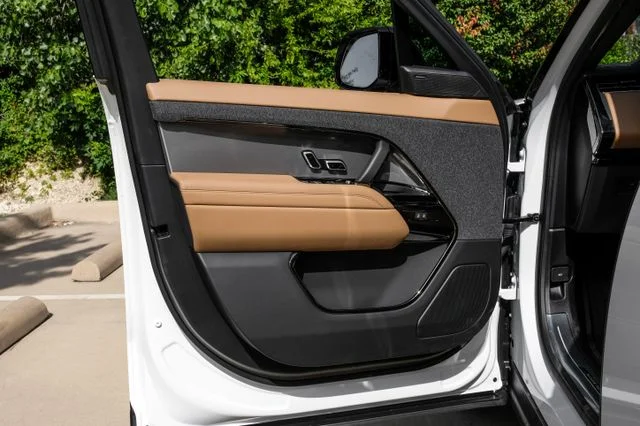 New 2026  Land Rover SE image 48