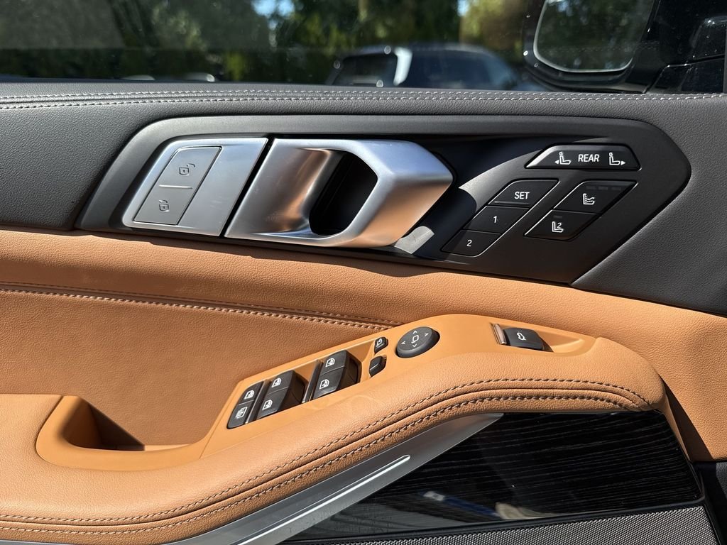 New 2027 Gray Metallic BMW xDrive40i image 13
