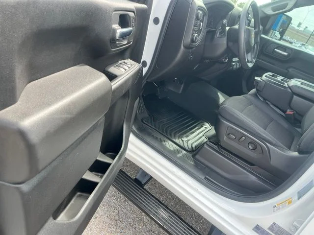 Used 2025 White Chevrolet Custom image 18