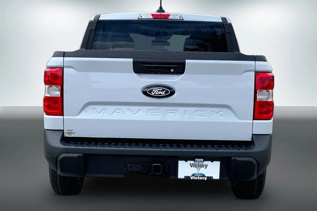 New 2026 Space White Metallic Ford XLT image 11