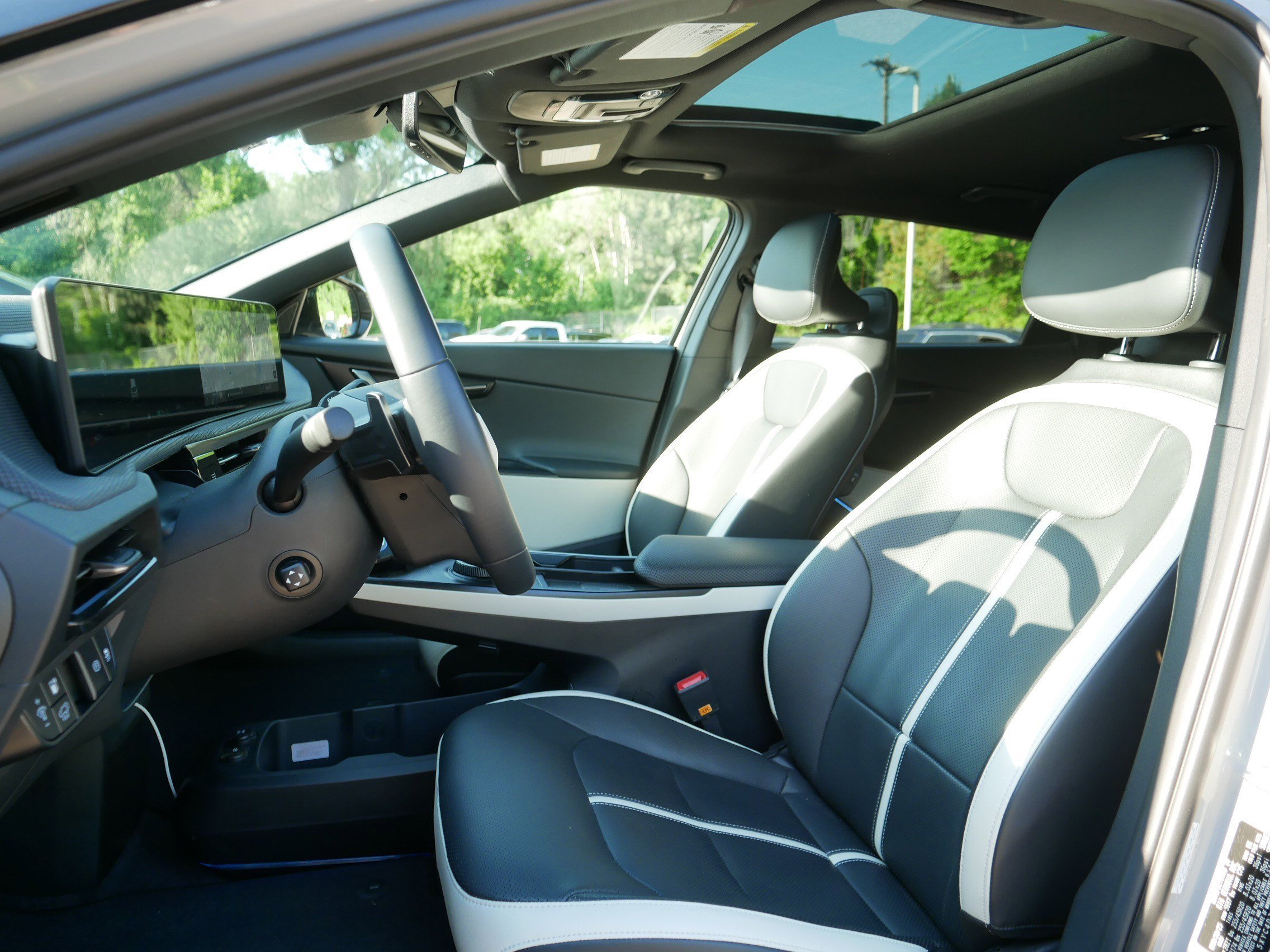 Used 2025 Wolf Gray Kia GT-Line image 37