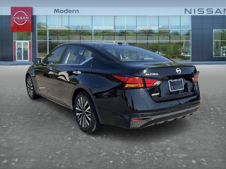 Certified Used 2025 Super Black Nissan SV image 7