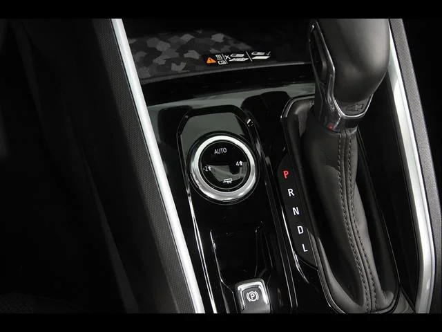 2024 Chevrolet Colorado LT - Photo 18