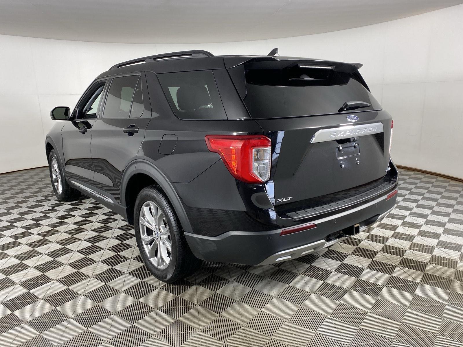 Used 2023 Agate Black Metallic Ford XLT image 23