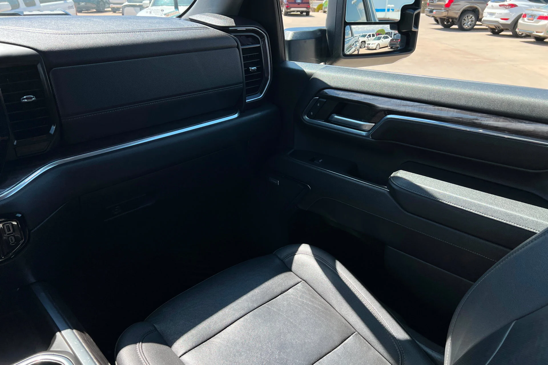 2024 Chevrolet Silverado 3500HD LTZ - Photo 10
