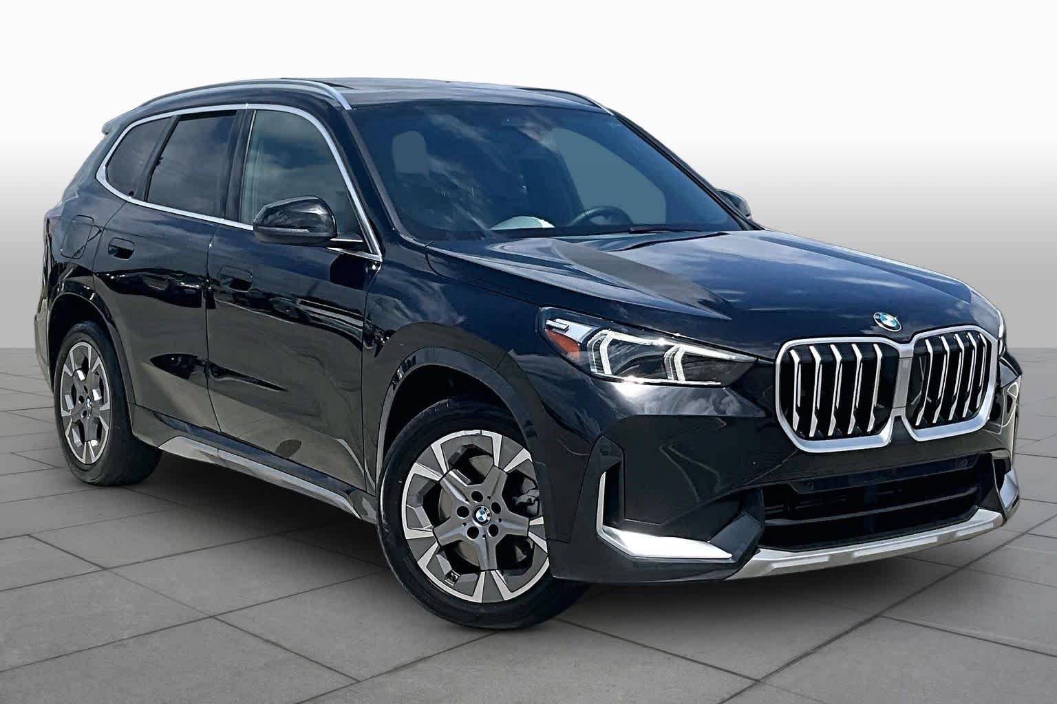 Used 2025 Black Sapphire Metallic BMW xDrive28i image 2
