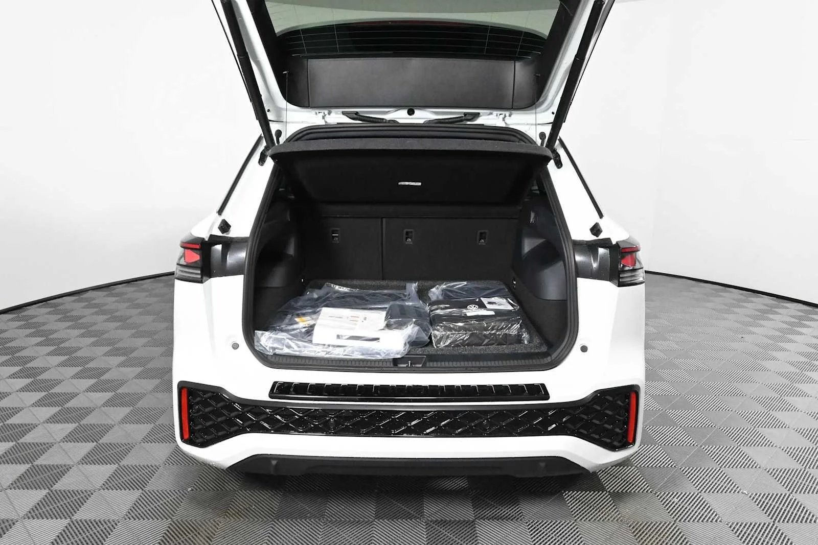 New 2026 Opal White Pearl Volkswagen SEL R-Line Turbo image 9