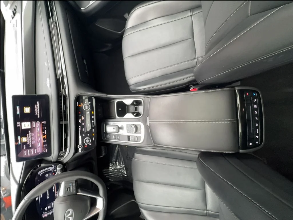 Used 2025 Gray INFINITI LUXE image 42