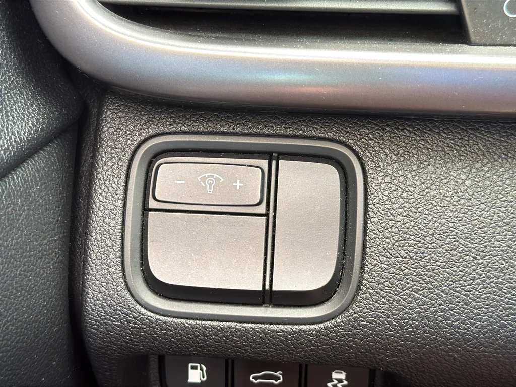 Used 2016 White Kia LX image 27