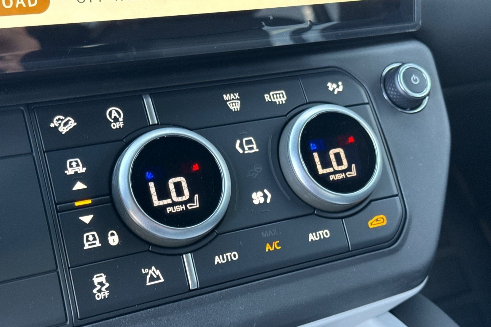 New 2026 Tasman Blue LAND ROVER X-Dynamic SE image 24