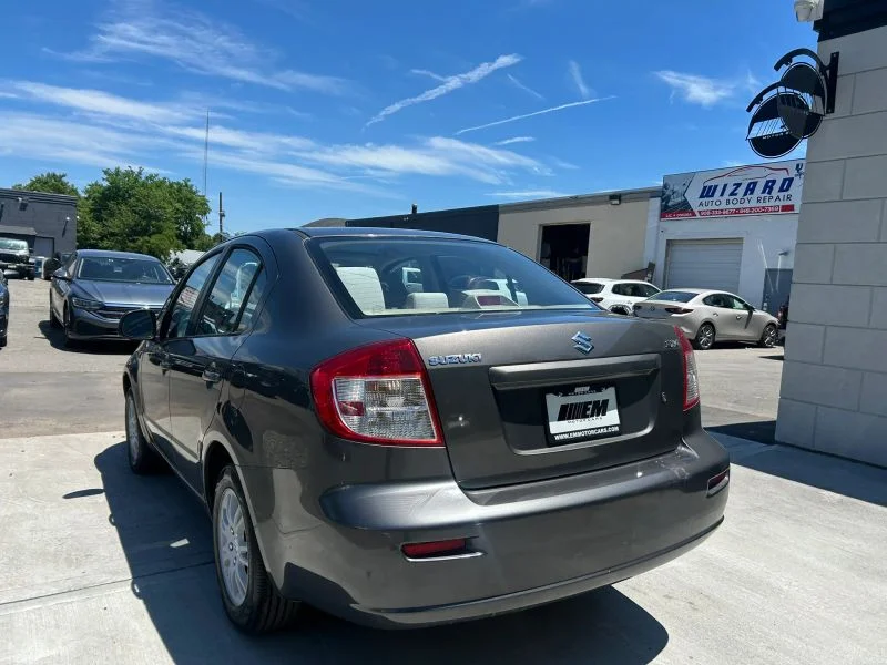 Used 2012 Gray Suzuki LE Sedan 4D image 7