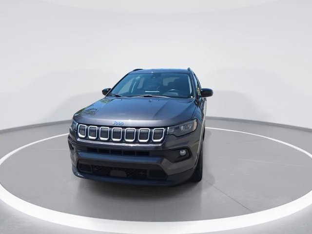 Used 2022 Gray Jeep Latitude Lux image 3
