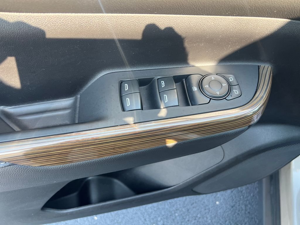 Used 2022 Gray GMC SLE image 10